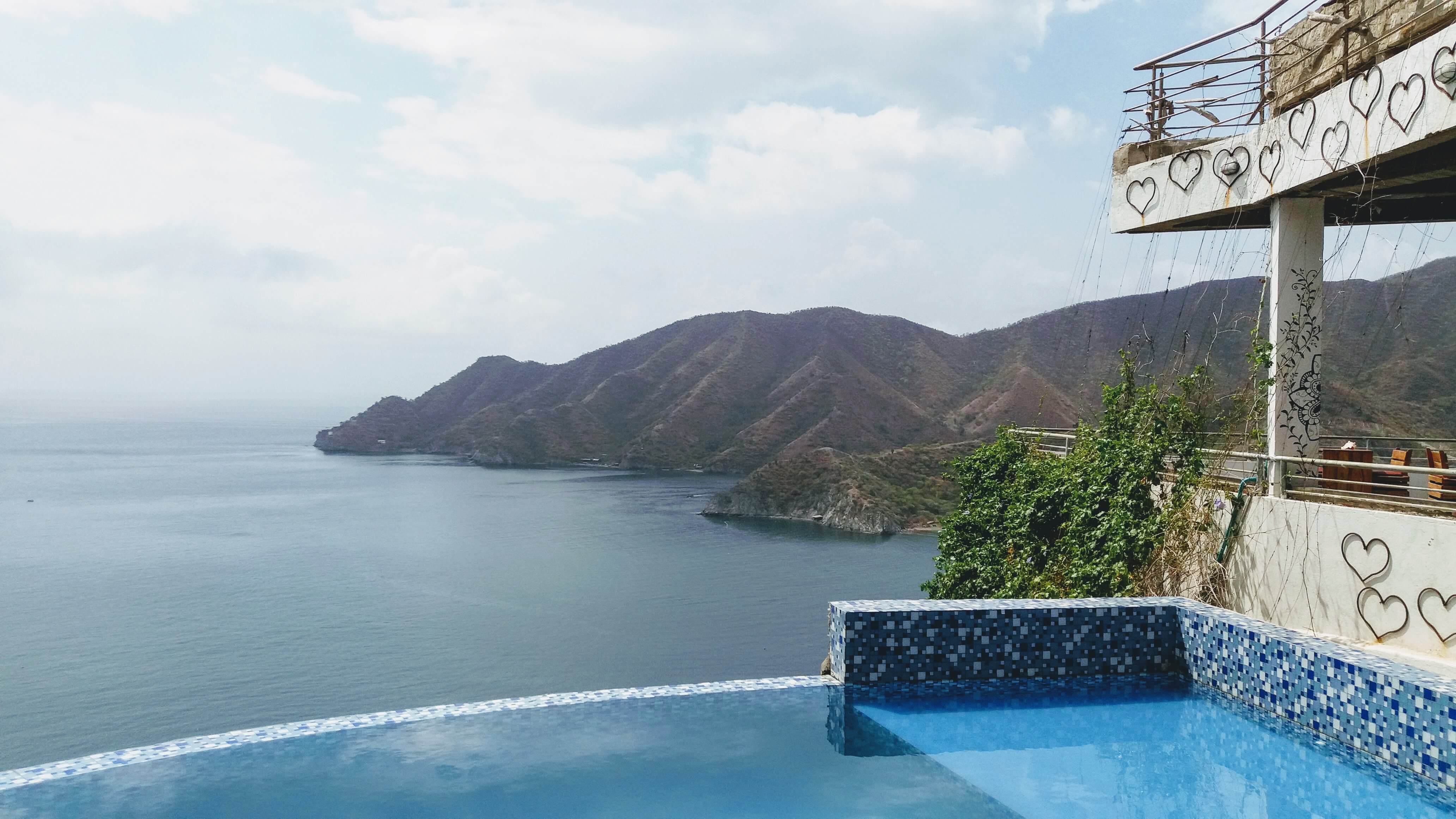 Vista desde la piscina del hostal "El Mirador"